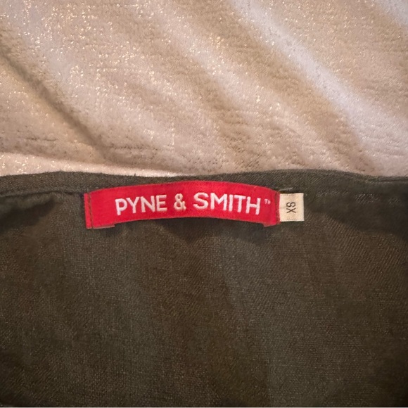 Pyne & Smith Green Linen Top with Pockets - Picture 4 of 4